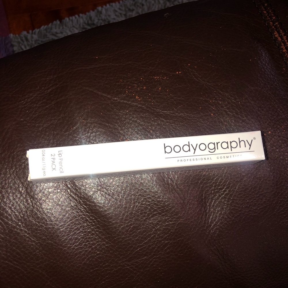 2 pack lip liners / lip pencils.